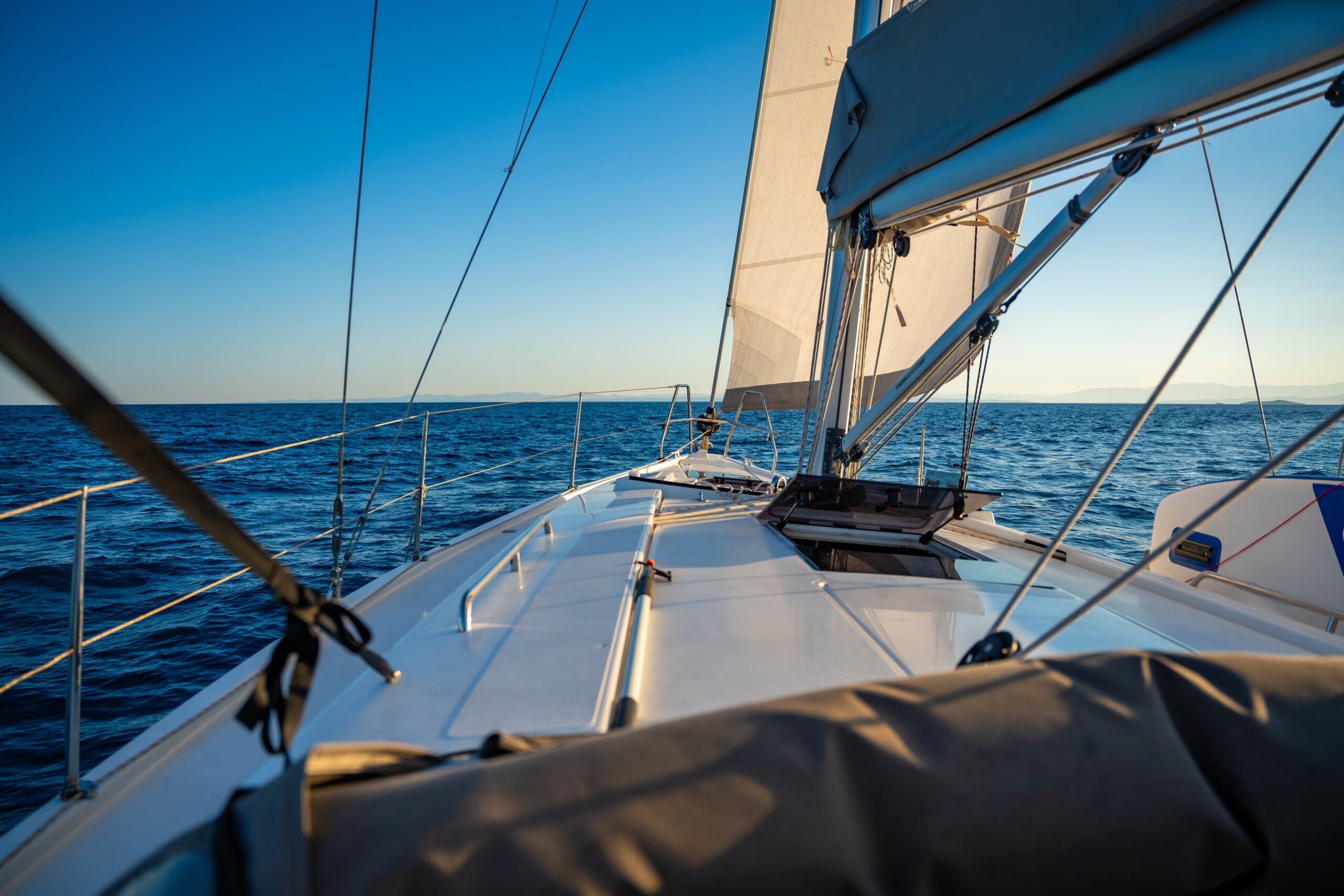 Зображення для статті: Як уникнути натовпів під час вітрильних канікул у Середземномор’ї