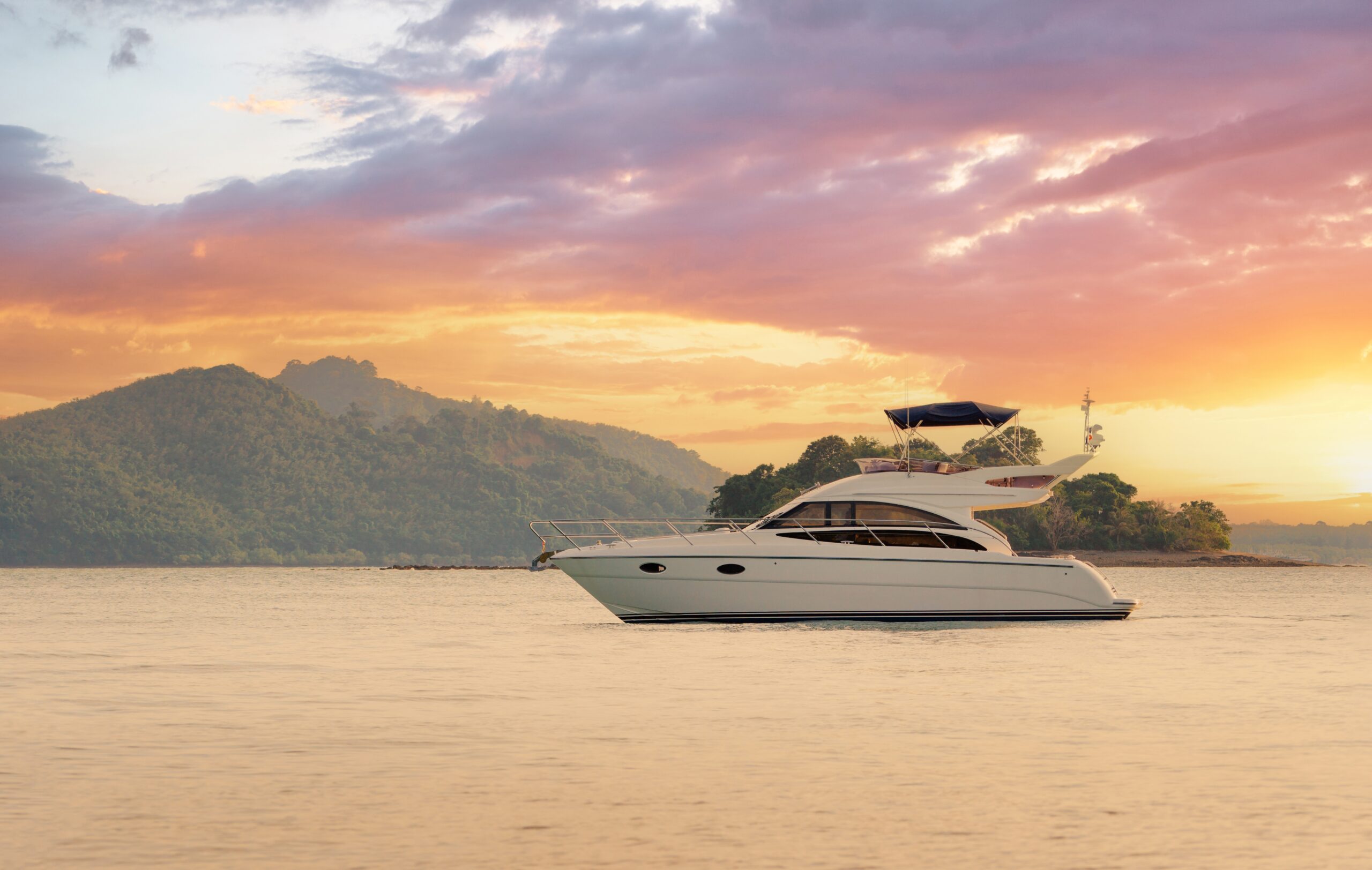 Image for the article: Motor Yacht vs Sailing Yacht: Which is Best for You?